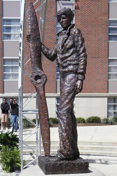 earhart-statue-web
