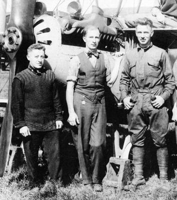 2 Rohlfs, on the right, along with some of the Curtiss crew in front of the Curtiss Model 18, known as the Wasp, on Sept. 13, 1919, when he first broke the world’s altitude record. Photo courtesy Museum of Flight