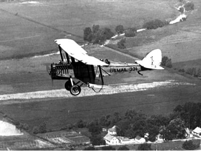 DHMaillaneATA The DeHavilland DH-4B was the workhorse of the Air Mail Service, with more than 200 seeing service from 1919 to 1927. Modifications to the Army surplus planes included stronger landing gear, metal reinforcement of the longerons, and moving the pilot’s position to the rear cockpit.